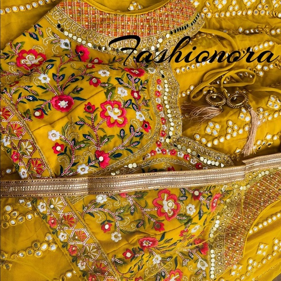 Lehenga set - Picture 1 of 5